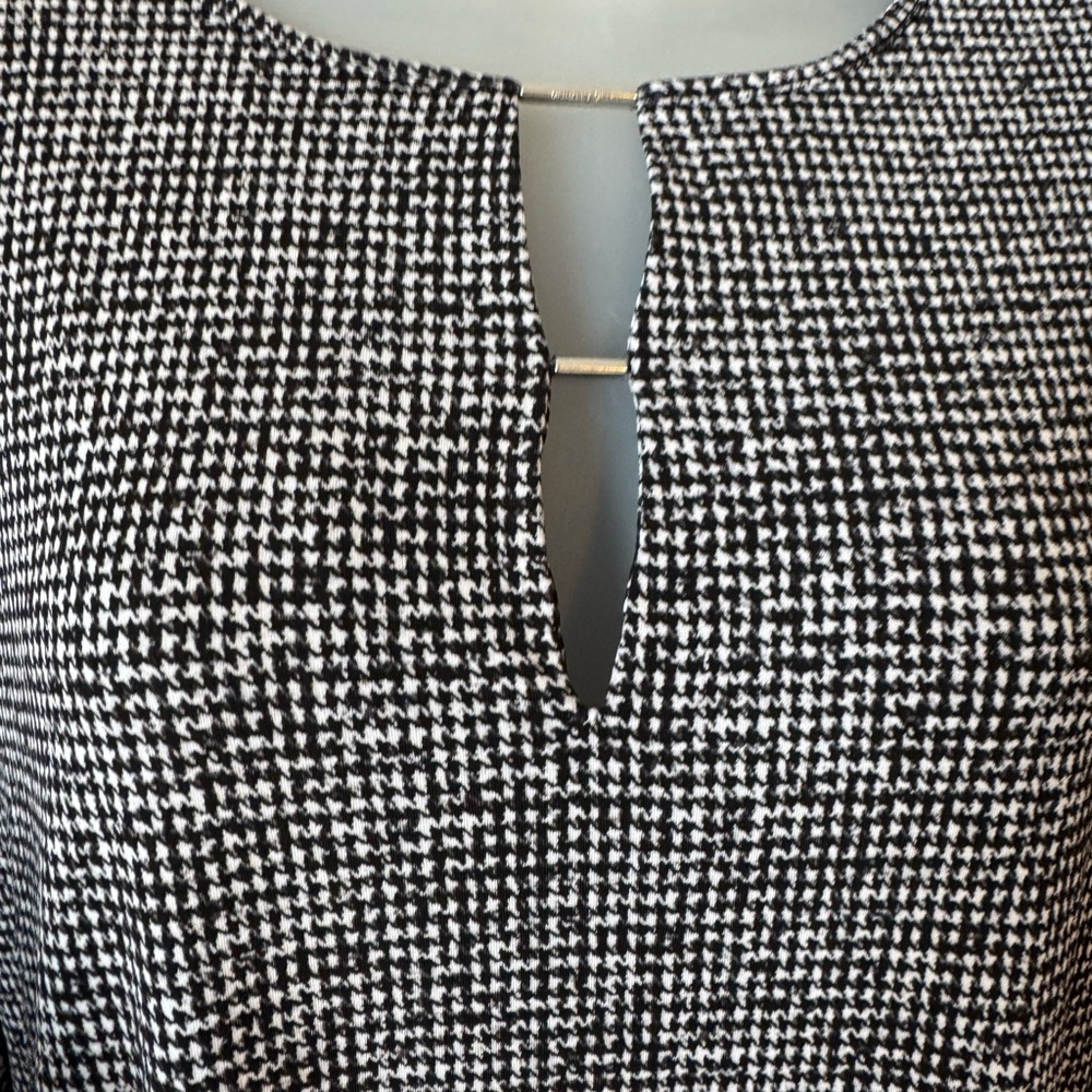 NWT  MICHEAL KORS TOP   NECKLINE DETAIL FLUTED SLEEVES SMALL   #G - Picture 11 of 11